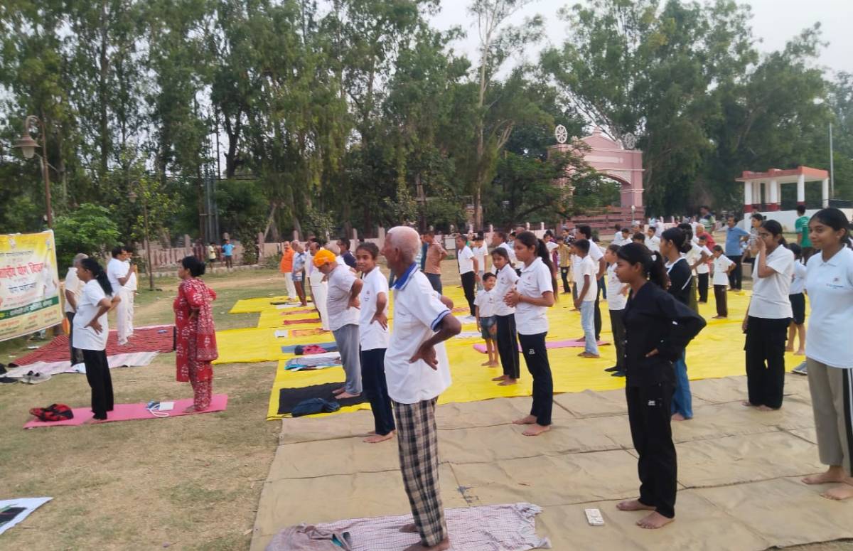 आरा के वीर कुंवर सिंह मैदान में गूंजा योग का संदेश, बड़ी संख्या में जुटे लोग