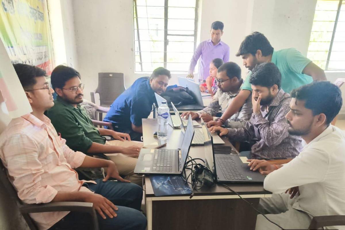 राजापाकर में राजस्व महाअभियान के तहत शिविर का आयोजन, भूमि संबंधी आवेदन पोर्टल पर अपलोड