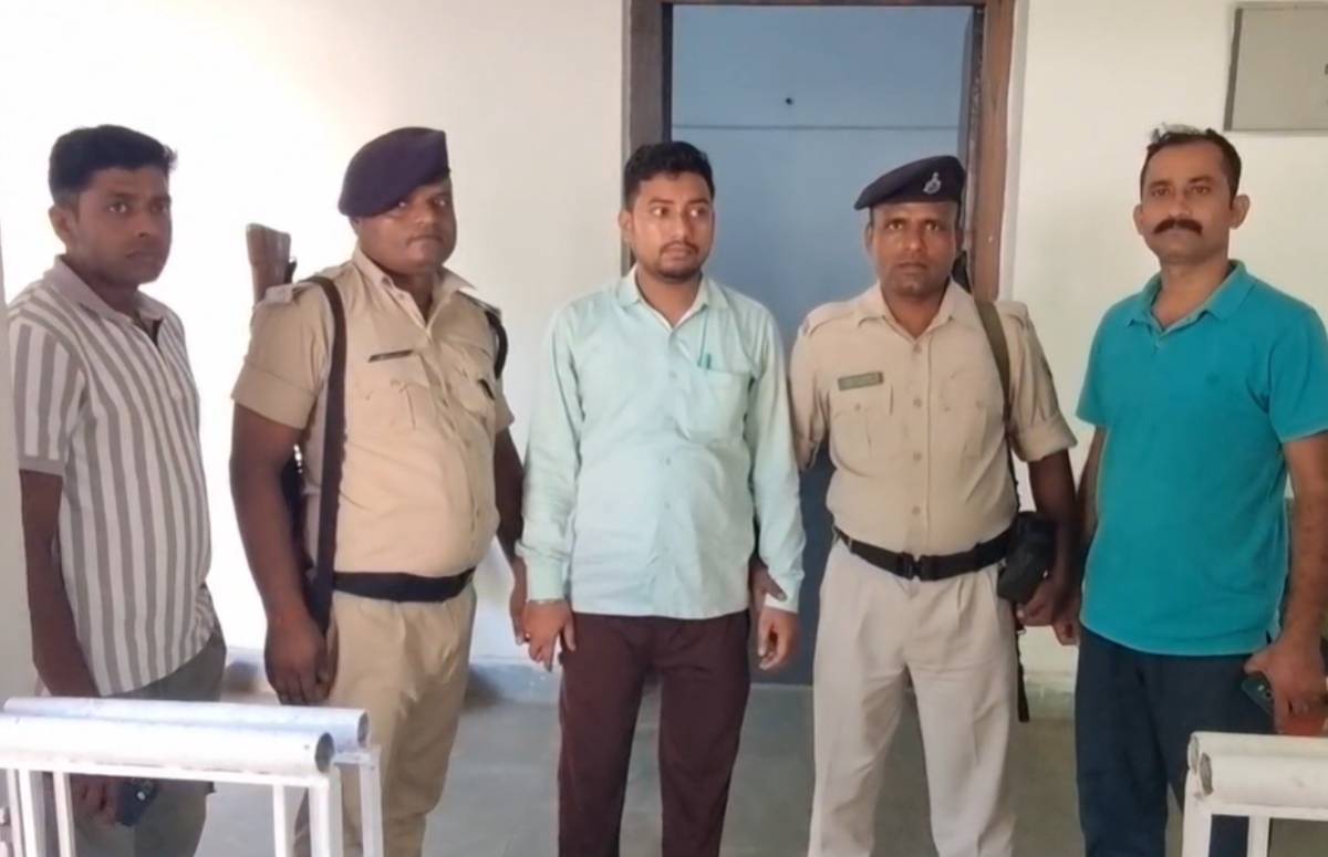 भोजपुर में निगरानी विभाग की बड़ी कार्रवाई, 3,500 रुपये रिश्वत लेते राजस्व कर्मचारी गिरफ्तार