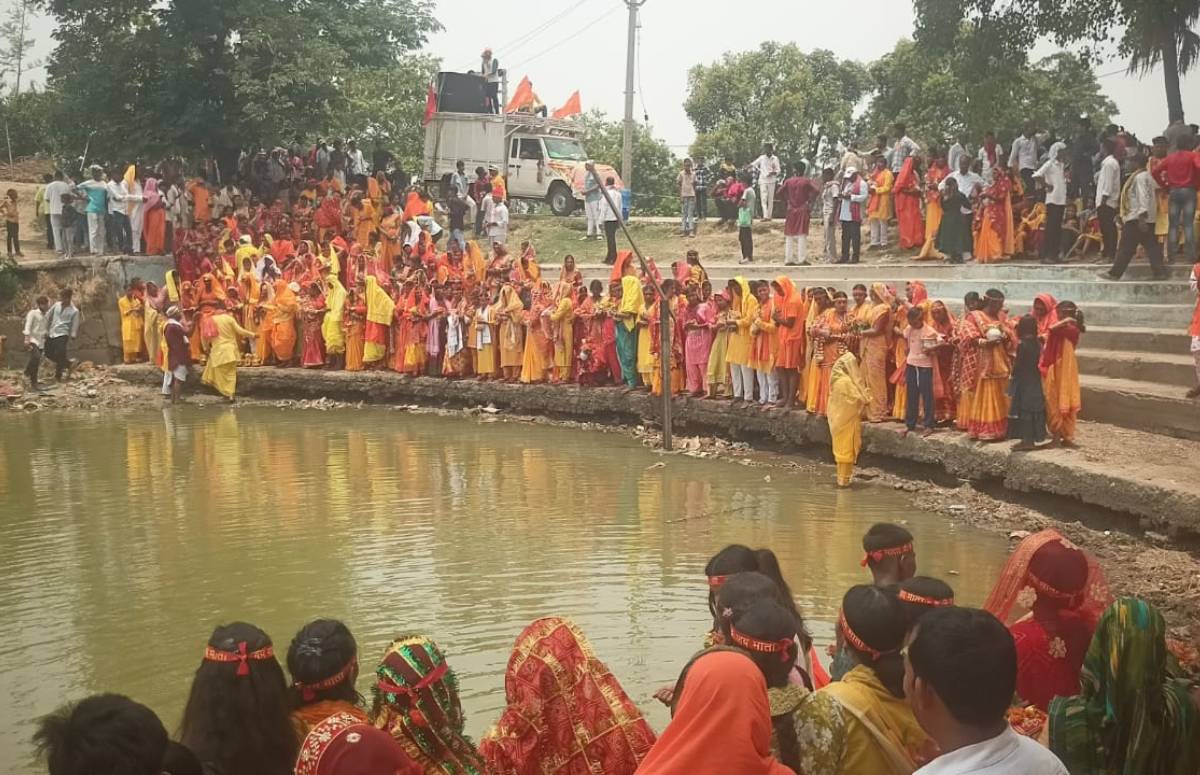 औरंगाबाद के अटल बिगहा में शतचंडी महायज्ञ को लेकर निकली भव्य कलश यात्रा, उमगा सरोवर से लाया गया पवित्र जल
