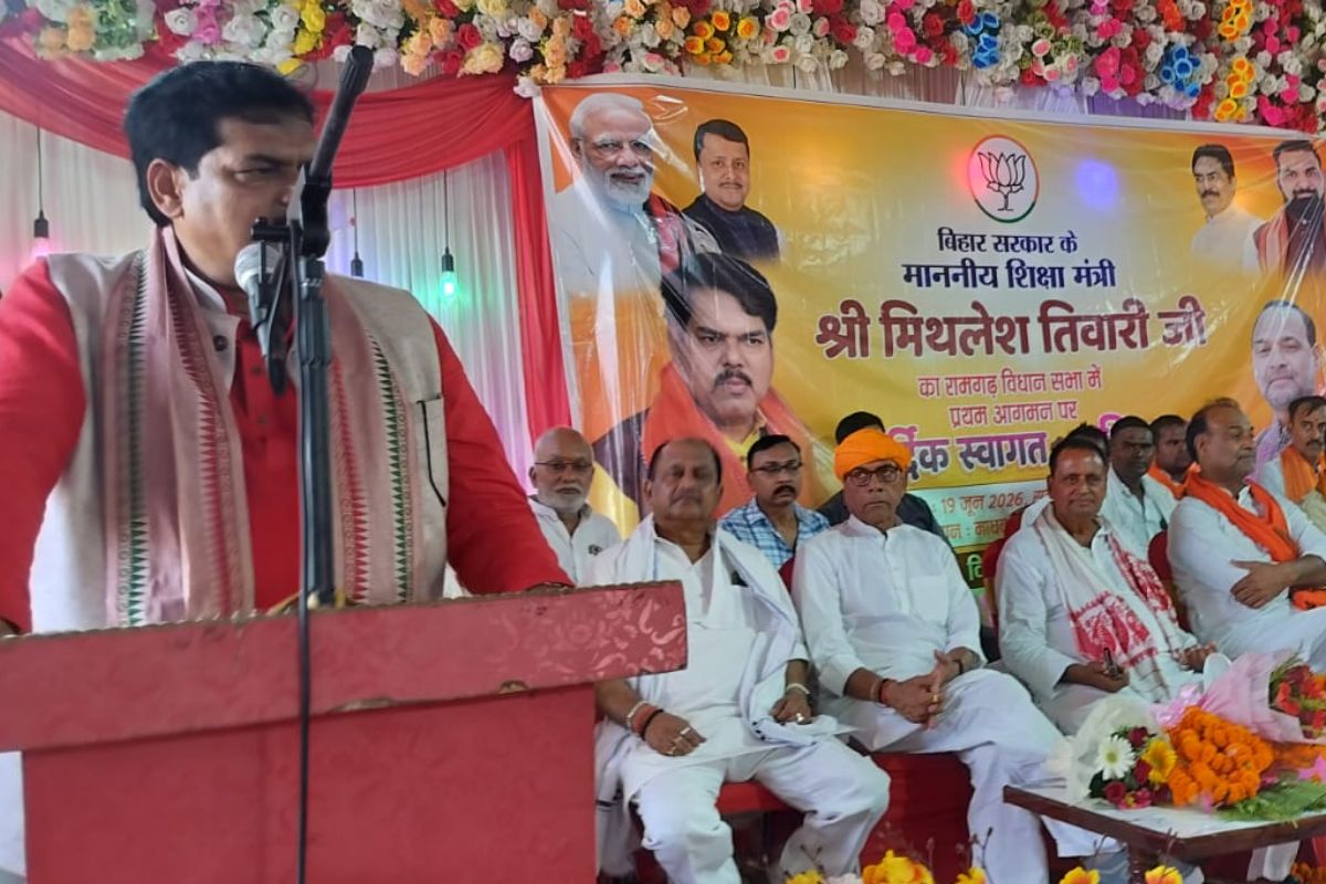 कैमूर में मंत्री मिथिलेश तिवारी का बड़ा बयान, बोले- सरस्वती माता के मंत्रालय में लक्ष्मी माता की आराधना नहीं चलेगी