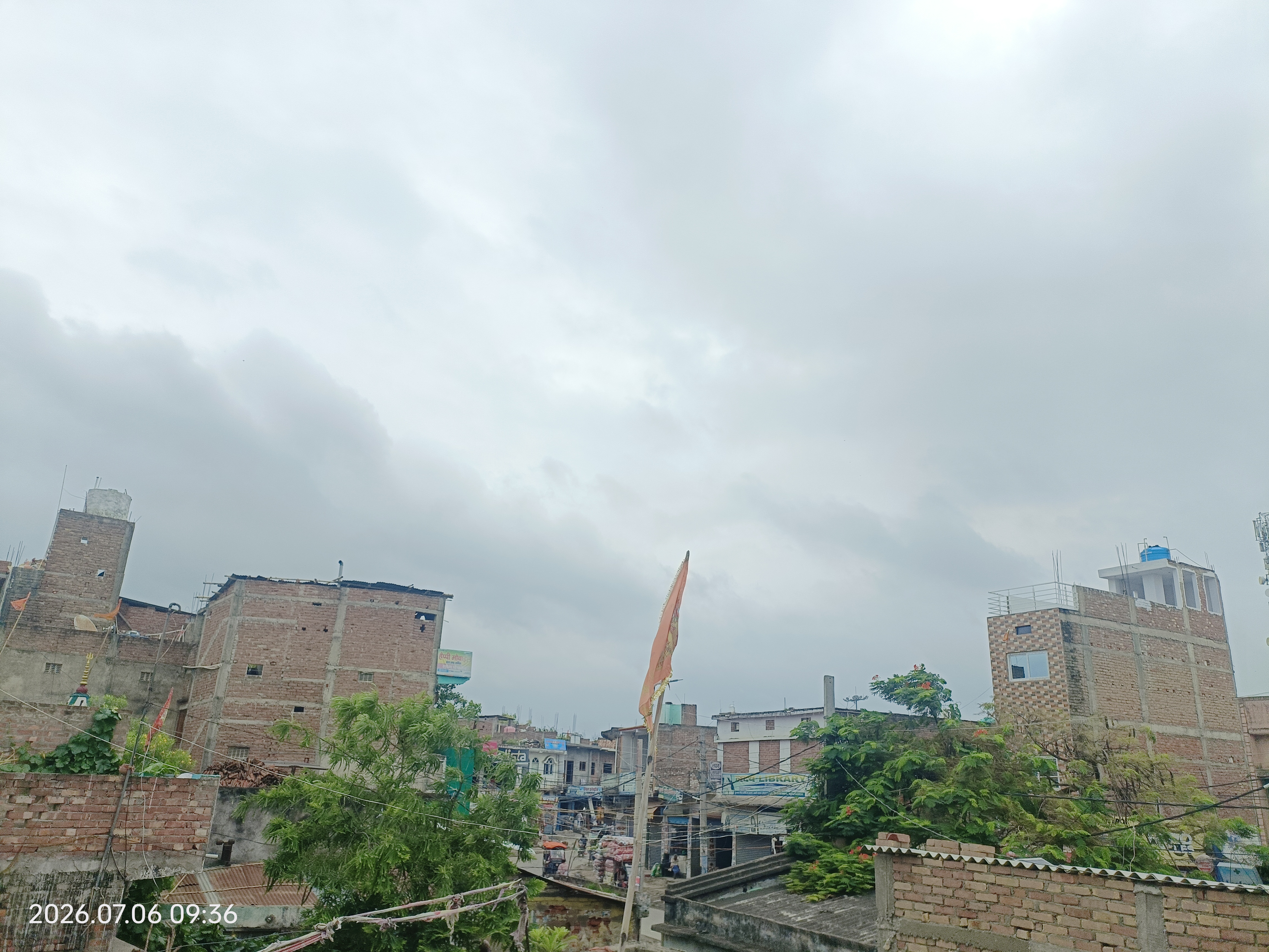 बेगूसराय में मौसम ने बदला मिजाज, बादलों की आवाजाही और ठंडी हवाओं से लोगों को मिली राहत
