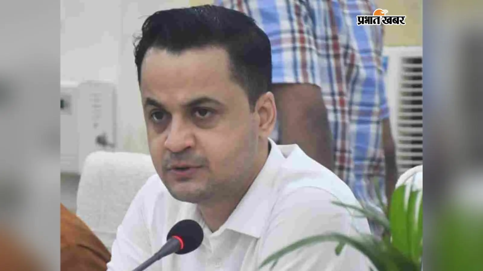मधुबनी में टॉप-10 योजनाओं की समीक्षा, चेक डैम और जलापूर्ति कार्यों में तेजी लाने का निर्देश