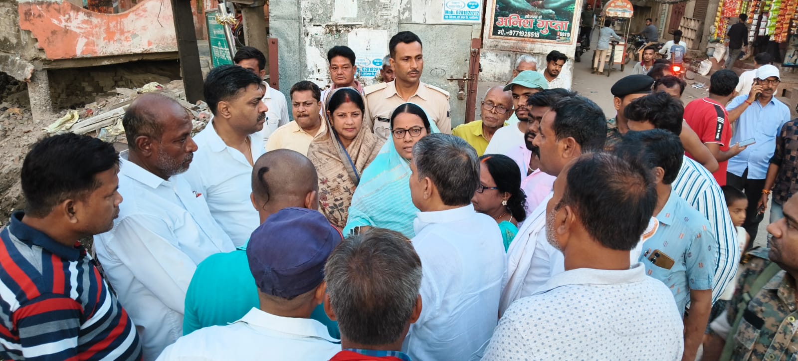 जयंती समारोह में गूंजा शहर की बदहाली का मुद्दा, विधायक ने मौके से अधिकारियों को किया फोन