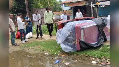 अमरपुर के बंगाली टोला के समीप ई-रिक्शा पलटा, अस्पताल जा रही सास-बहू घायल