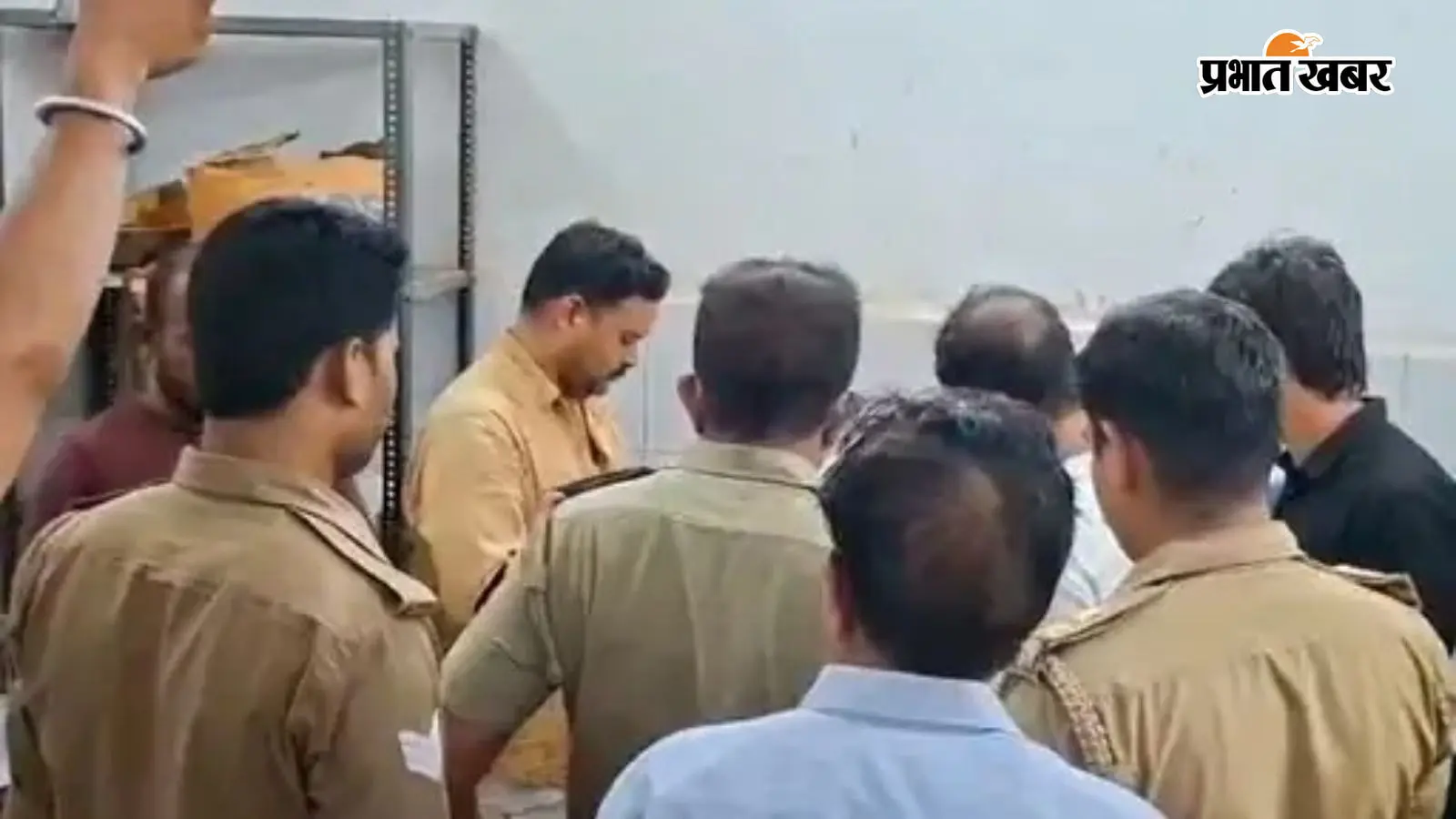 UP Crime: बलिया में युवक को पेट में मारी गोली, हालत नाजुक, घटना की जांच में जुटी पुलिस