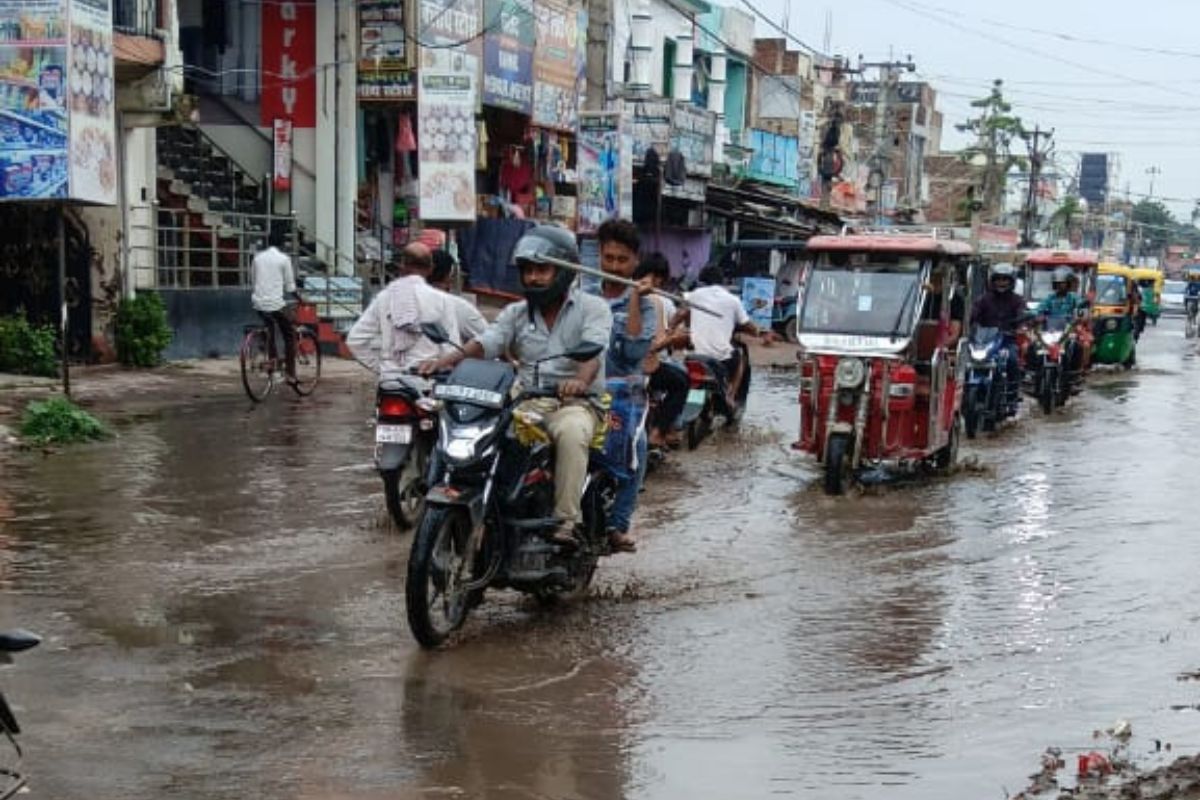 सहरसा - हटिया गाछी मुख्य सड़क पर जलजमाव