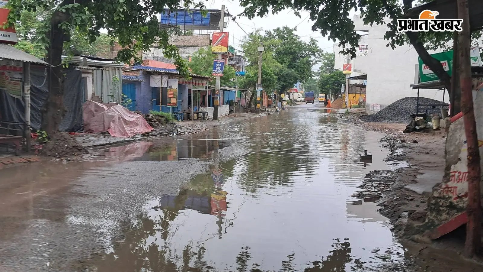 सारण: तरैया में हल्की बारिश ने खोली बदहाल व्यवस्था की पोल, मुख्य सड़कों पर 1 से 1.5 फीट तक जलजमाव