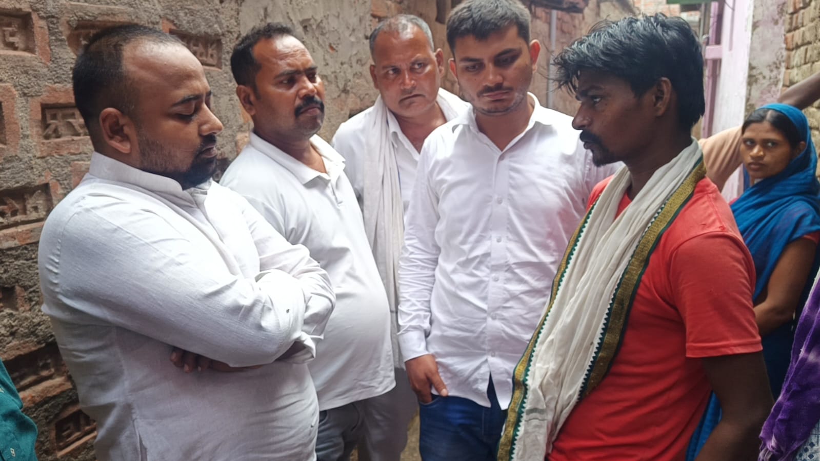 नवादा के मासूम आर्यन हत्याकांड पर सियासी हलचल तेज, पीड़ित परिवार से मिलने पहुंचे जनप्रतिनिधि, जल्द न्याय की उठी मांग