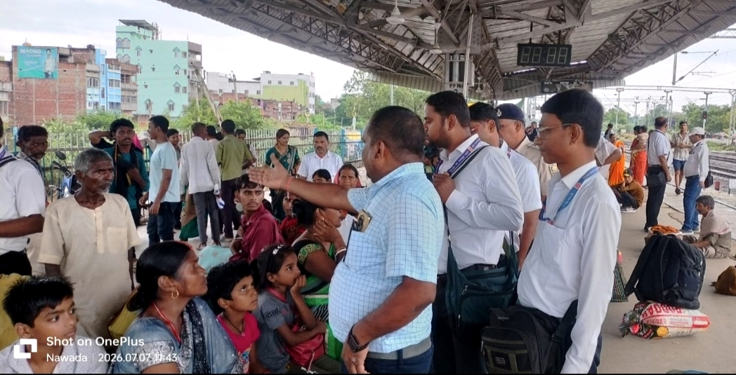 नवादा स्टेशन पर टिकट चेकिंग से मची हलचल, सैकड़ों बेटिकट यात्रियों से वसूले गए हजारों रुपये
