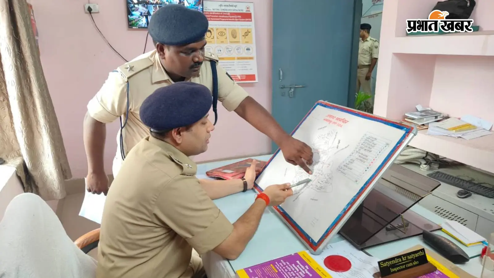 वैशाली एसपी शुभांक मिश्रा ने भगवानपुर थाना का किया निरीक्षण, लंबित कांडों की समीक्षा कर दिए सख्त निर्देश