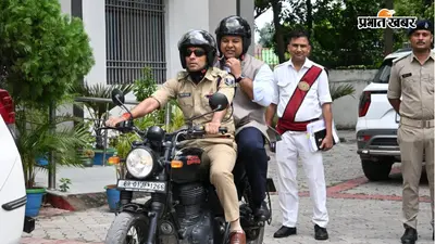 गोपालगंज में बाइक पर निकले DM और SP, बिना काफिले शहर का किया निरीक्षण