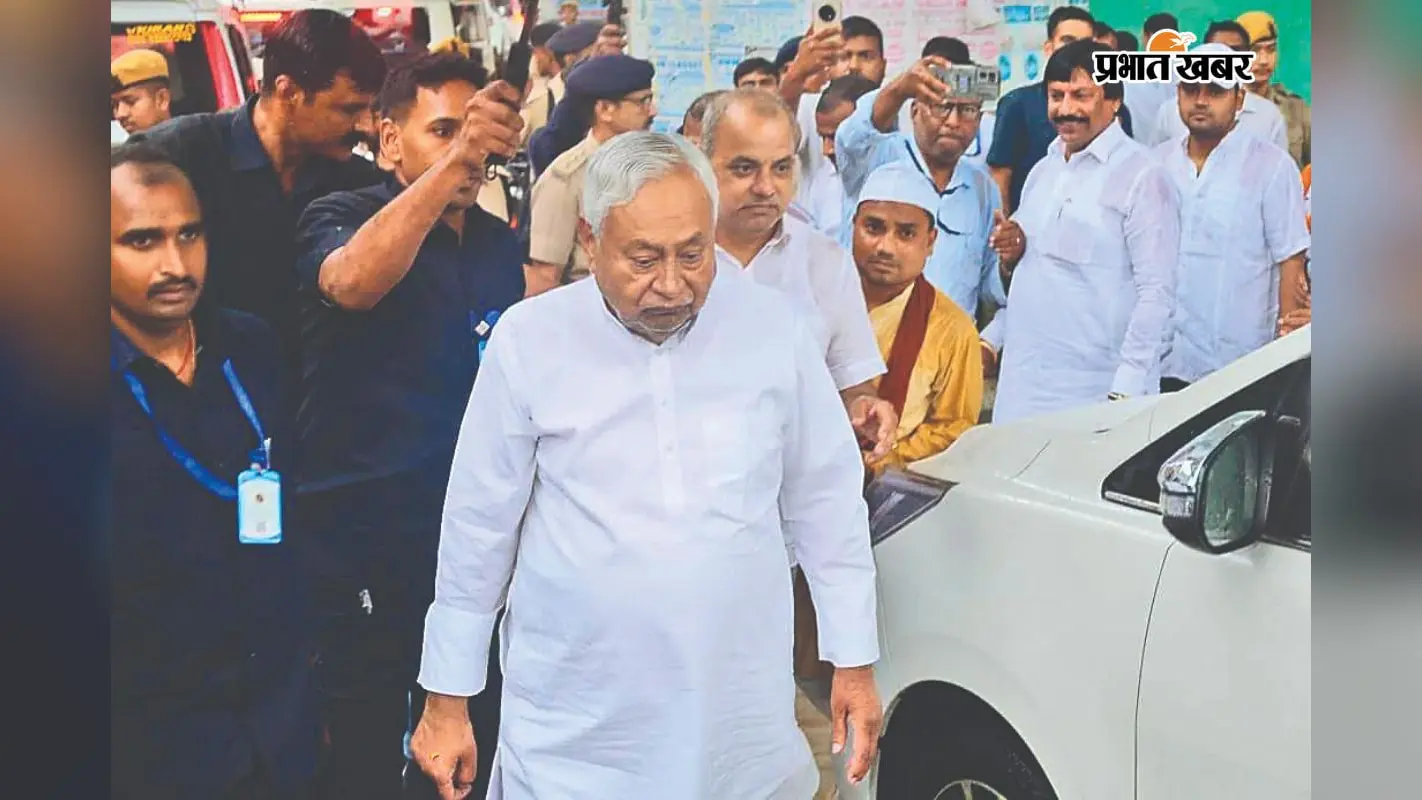 बिहारशरीफ: गगन दुल्ला शाह के उर्स में पहली बार शामिल हुए नीतीश कुमार, चादरपोशी कर मांगी अमन-चैन की दुआ