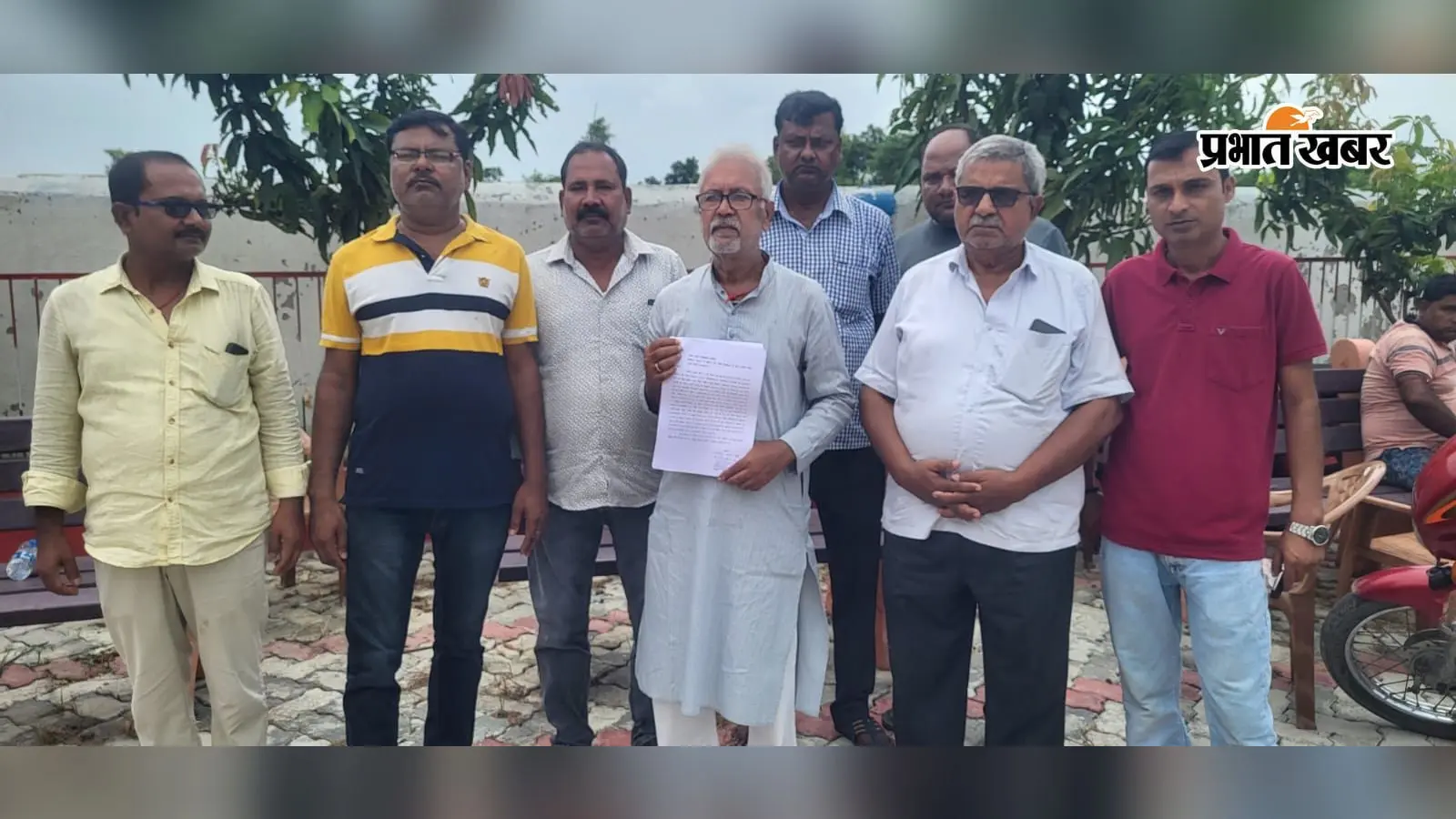 हथवाड़ा पंचायत में जमीन विवाद को लेकर मुखिया पति पर आरोप, ग्रामीणों ने डीएम से की निष्पक्ष जांच की मांग