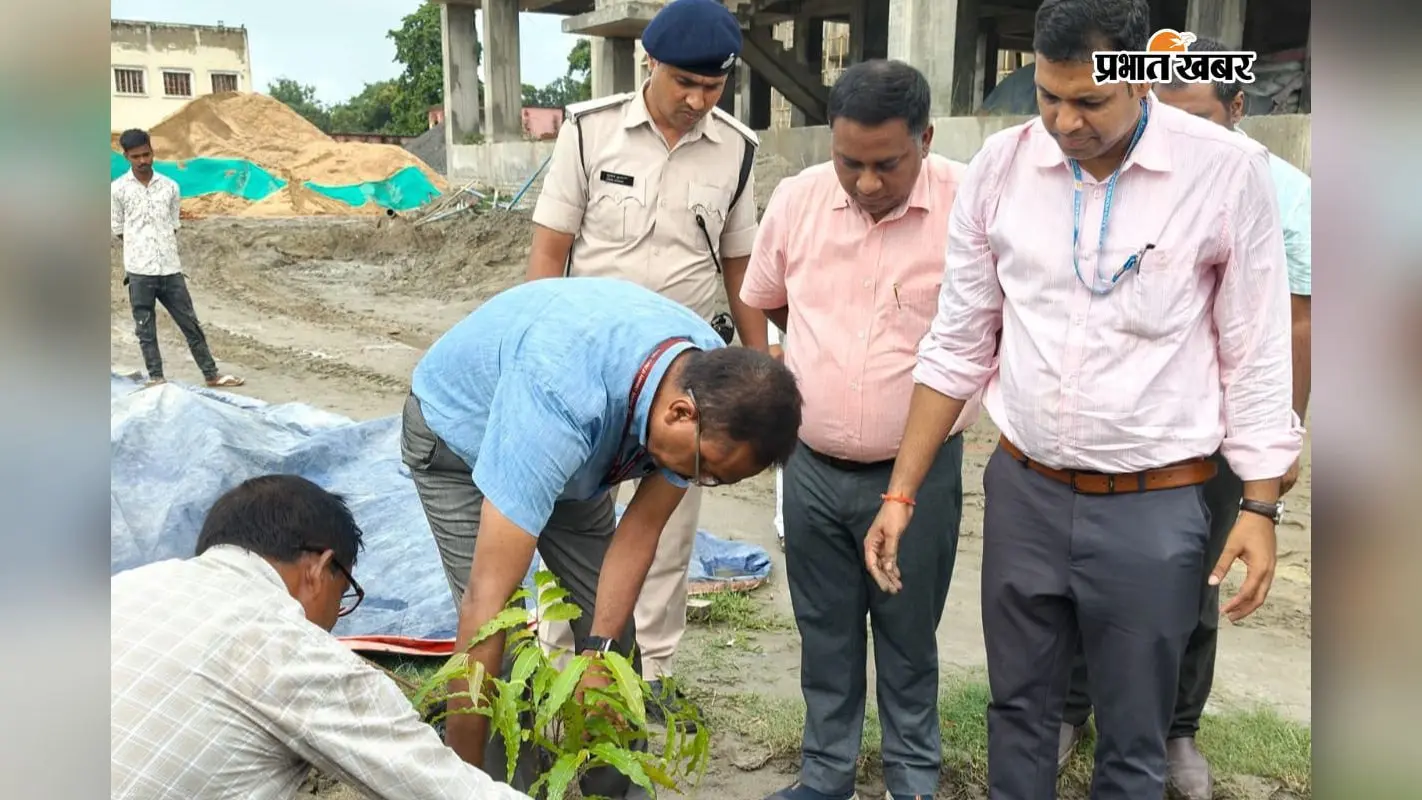 सुपौल के बसंतपुर में बन रहा अल्पसंख्यक विद्यालय-सह-छात्रावास, सचिव ने निर्माण कार्य का लिया जायजा, अक्टूबर 2026 तक पूरा करने का निर्देश