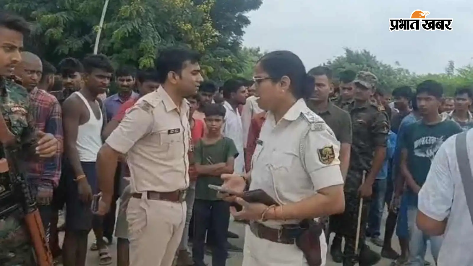 सीतामढ़ी सड़क दुर्घटना: रवि की मौत के बाद ग्रामीणों का हंगामा, बीडीओ के आश्वासन पर हटा जाम