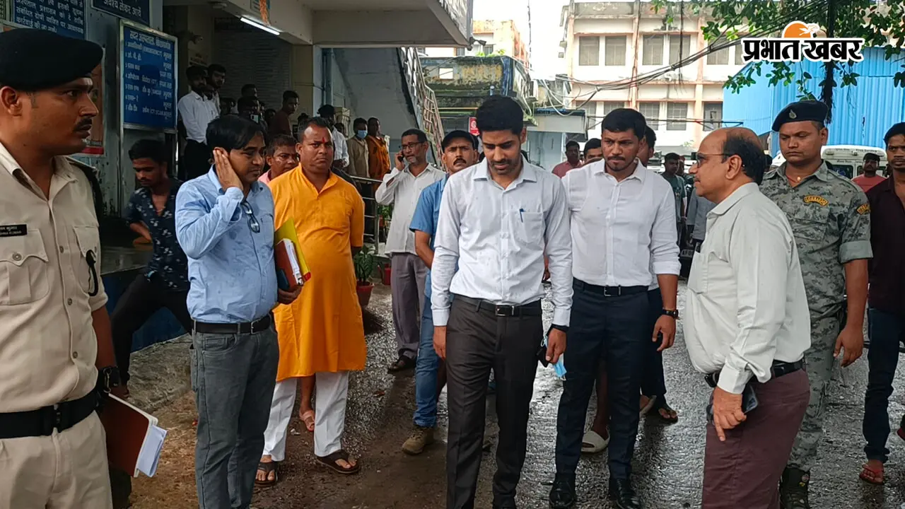 डीएम का सदर अस्पताल में औचक निरीक्षण, स्वास्थ्य व्यवस्था सुधारने के दिए सख्त निर्देश