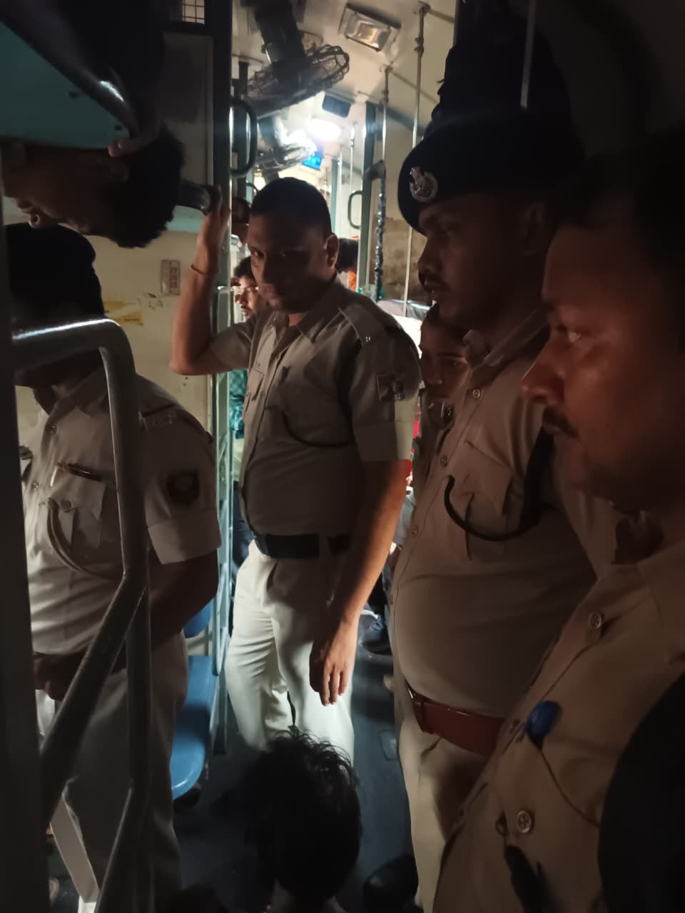 सप्तक्रांति एक्सप्रेस में महिला से छेड़खानी, एक कॉल और तुरंत हरकत में आई आरपीएफ, नरकटियागंज में आरोपी गिरफ्तार