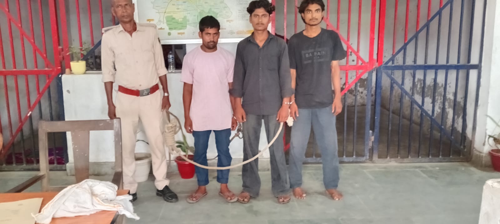 गोपालगंज में चोरी के मोबाइल के साथ तीन आरोपी गिरफ्तार, कुचायकोट पुलिस की कार्रवाई