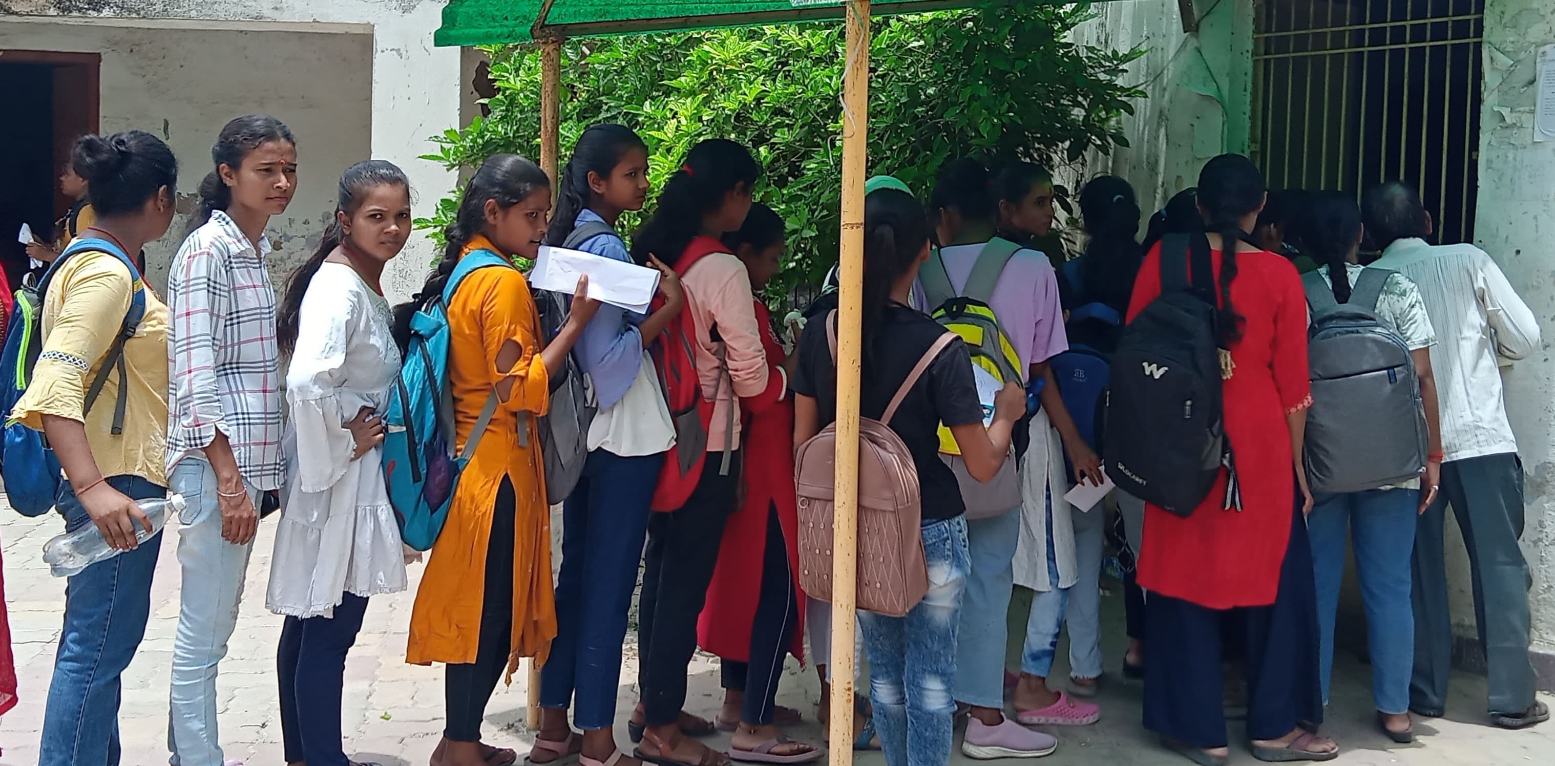 जेपी विश्वविद्यालय में स्नातक नामांकन का पहला चरण पूरा, 17 हजार से अधिक छात्रों ने लिया दाखिला