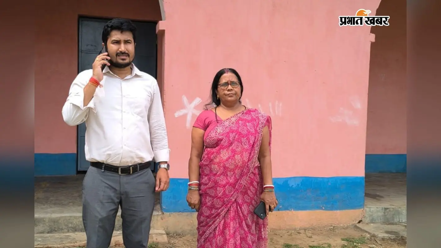 चार विद्यालयों का बीईओ ने किया निरीक्षण, लापरवाही पर दो शिक्षकों पर कार्रवाई की चेतावनी