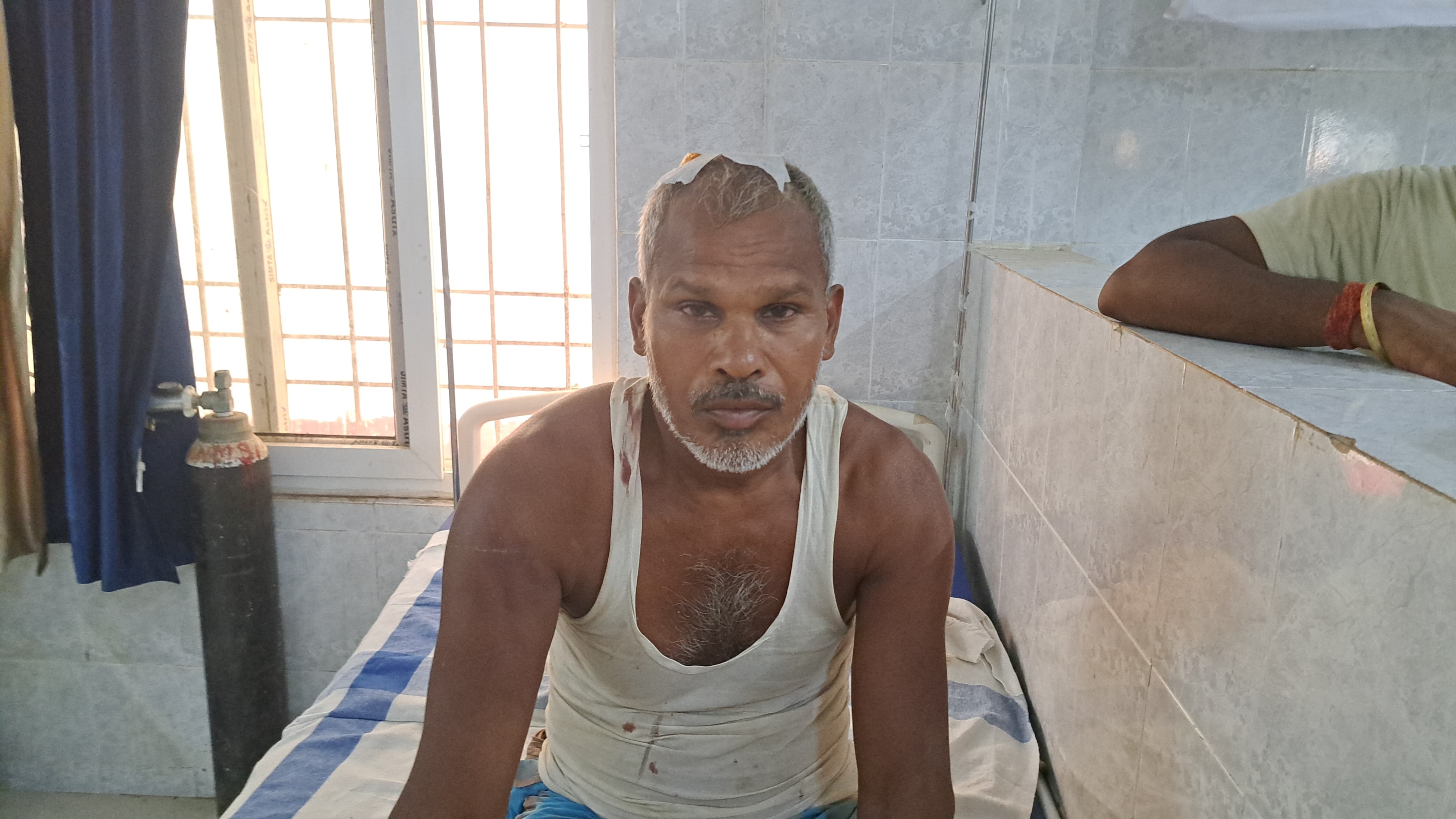 पुरानी रंजिश में दो पक्षों के बीच मारपीट, तीन घायल