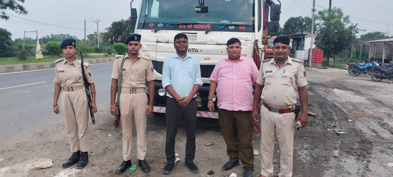 गोपालगंज में ओवरलोड ट्रकों पर डीटीओ का एक्शन, यूपी बॉर्डर पर 6 ट्रक जब्त
