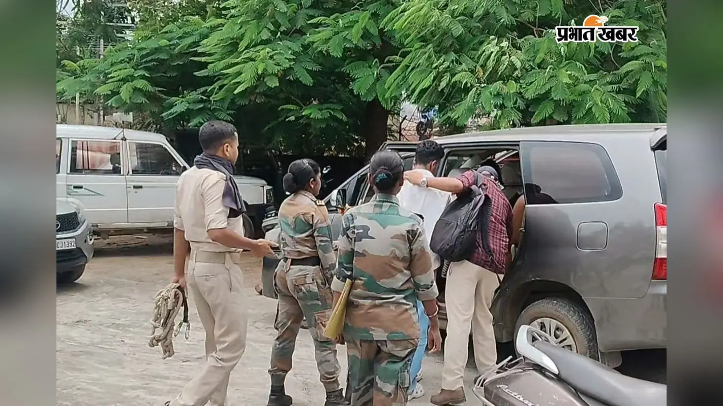 माही ज्वेलर्स में डकैती डालने वाले बाहरी नहीं, स्थानीय ही निकले, गुमला पुलिस की गिरफ्त में 4 आरोपी