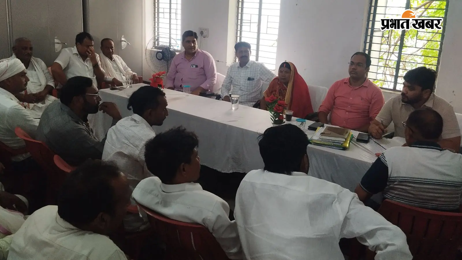 बक्सर : पंचायत समिति बैठक में राजस्व कर्मियों की अनुपस्थिति पर नाराजगी, उर्वरक कालाबाजारी का मुद्दा भी उठा