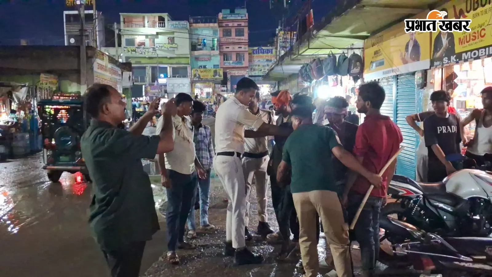 कैमूर : अंतरराज्यीय बस स्टैंड में नशीला इंजेक्शन लेते चार युवक रंगे हाथ गिरफ्तार, स्पेशल बाइक पेट्रोलिंग की कार्रवाई