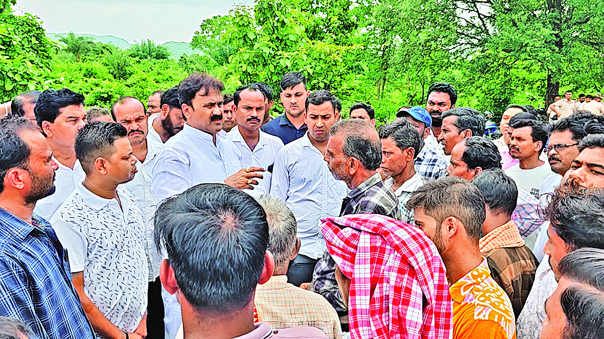 Sambalpur News: हिडिसिंंह सिंचाई प्रोजेक्ट के लिए जनसुनवाई का विस्थापित होने वाले परिवारों ने किया विरोध, जमीन नहीं खाली करने की चेतावनी दी