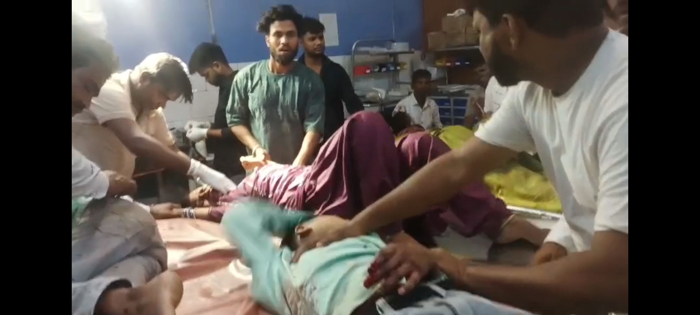 औरंगाबाद NH-19 पर टोटो-ट्रक की भिड़ंत, वलीमा से लौट रहे एक परिवार के 10 घायल
