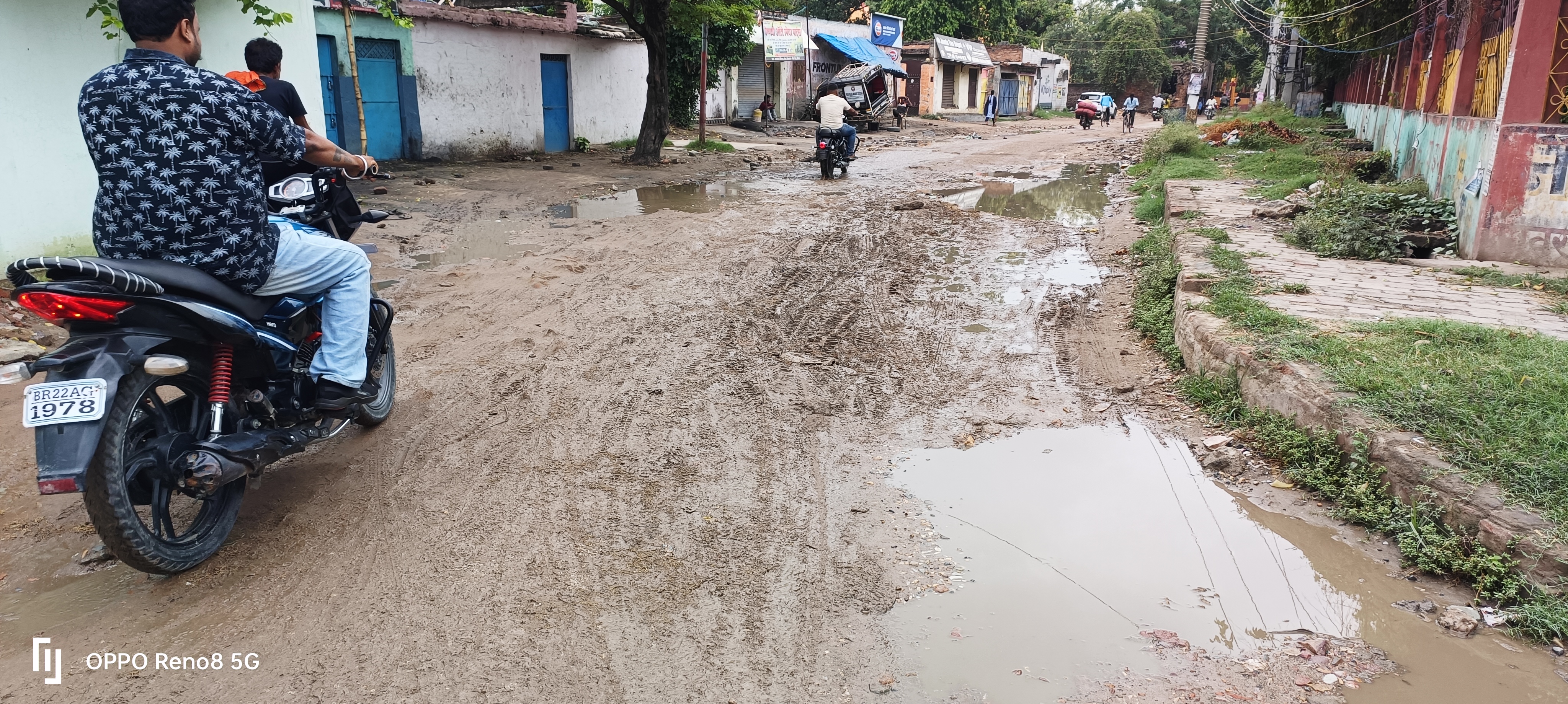 बेतिया में बारिश से नगर निगम की खुली पोल: अस्पतालों के रास्तों से लेकर स्कूल तक भारी जलजमाव, नरक बनी जिंदगी