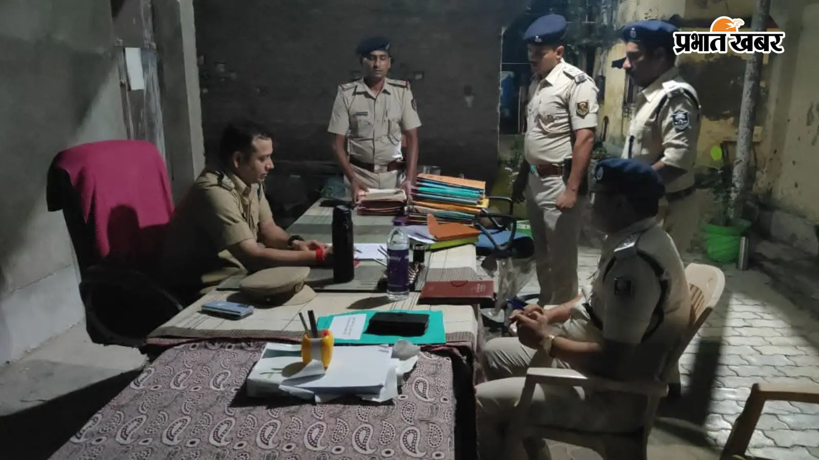 वैशाली एसपी शुभांक मिश्रा का बेलसर थाना में देर रात औचक निरीक्षण, प्रभावी पुलिसिंग के दिए सख्त निर्देश