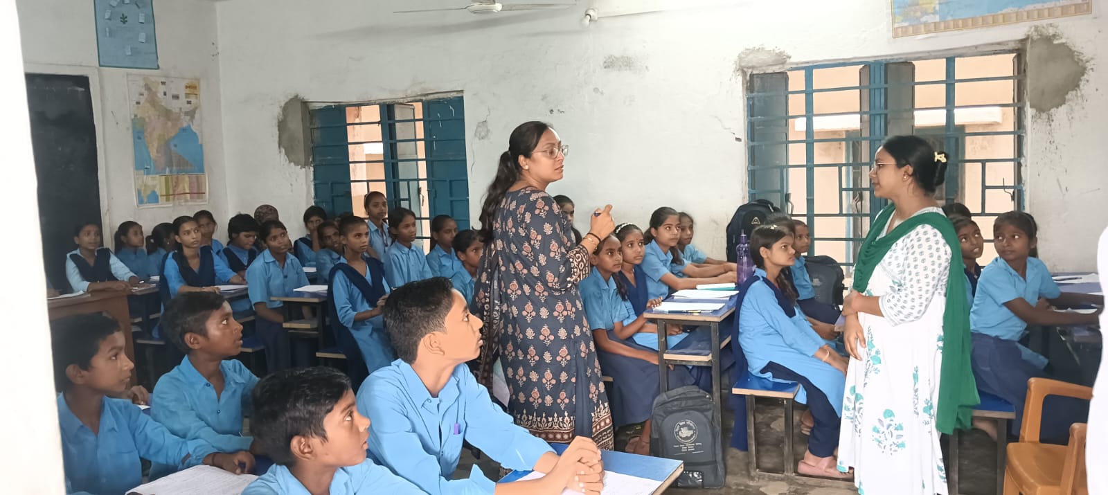 कमरगंज विद्यालय को दो पालियों में चलाने की मांग, गनगनिया और जहांगीरा स्कूल में मिली खामियों पर भड़कीं शिक्षा पदाधिकारी