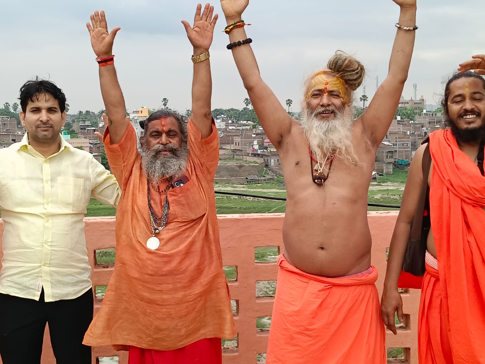 जूना अखाड़ा अध्यक्ष ने किया अजगैवीनाथ मंदिर का निरीक्षण, गुरुकुल व विवाह भवन निर्माण पर मंथन