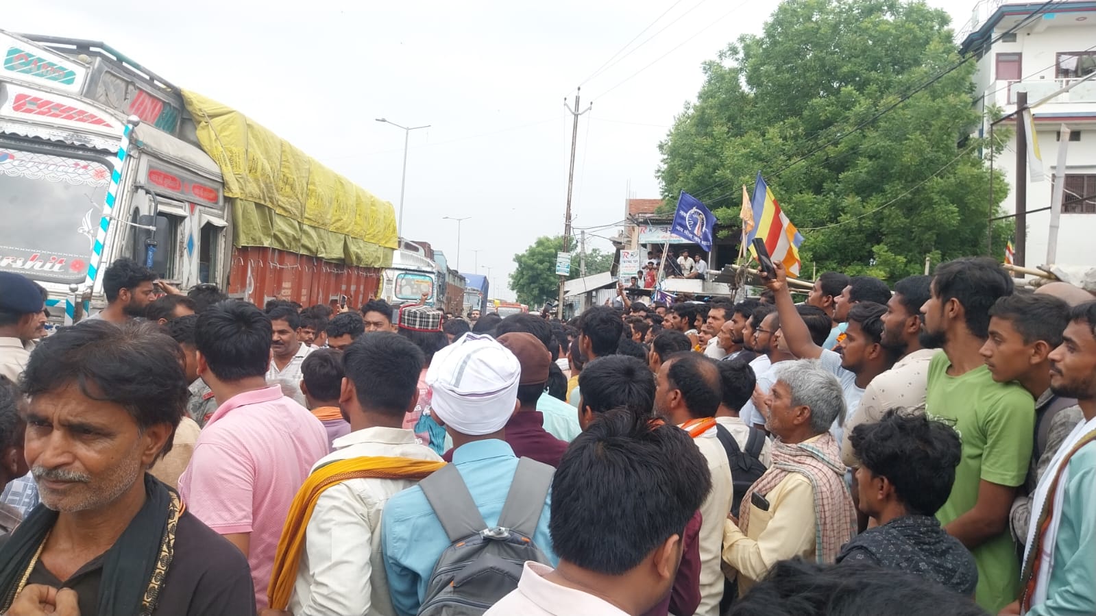 सासाराम: कोचस में दर्दनाक हादसा, ट्रक के नीचे दबकर 16 साल के किशोर की मौत, NH 319 पर 4 घंटे जाम