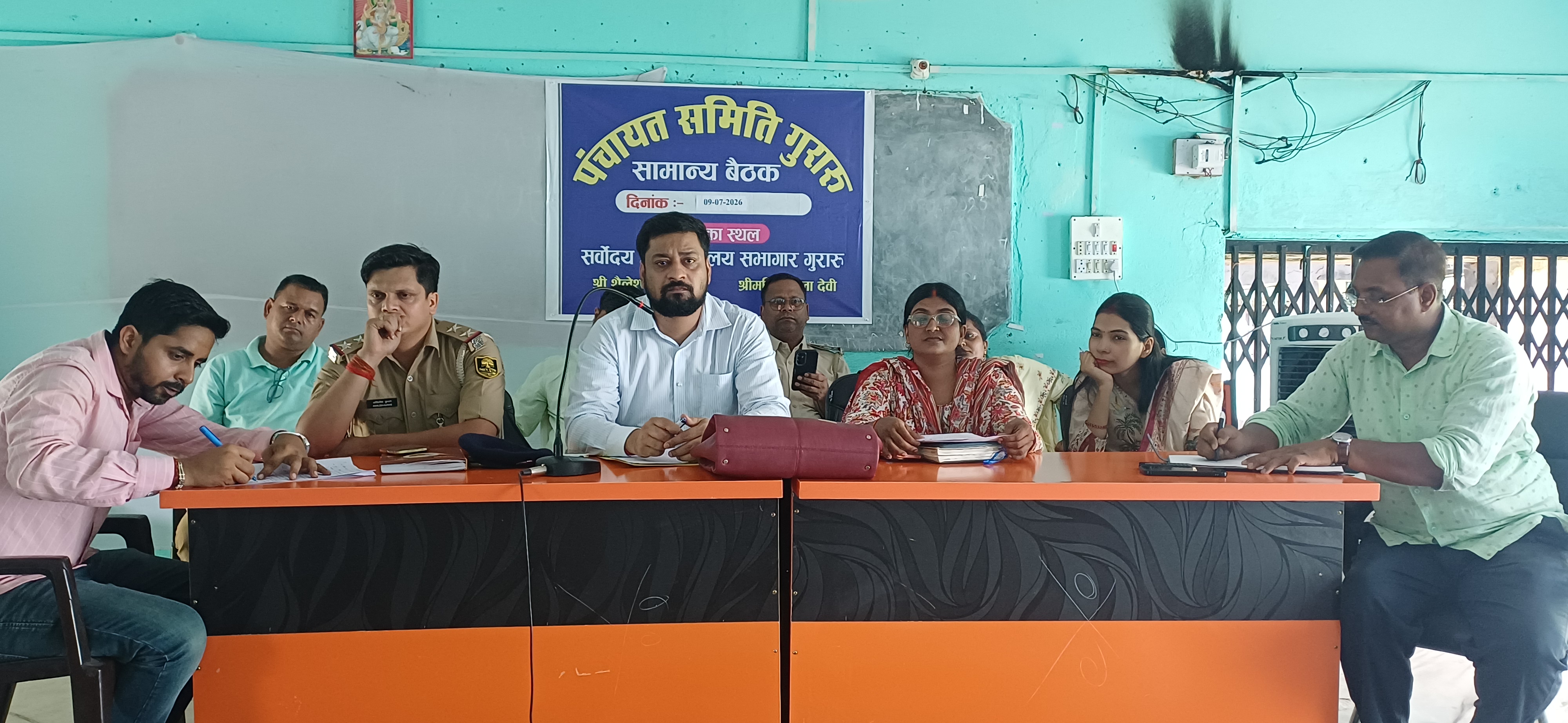 पंचायत समिति की बैठक में छाया रहा गुरारू बाजार में अतिक्रमण व सड़क जाम का मुद्दा