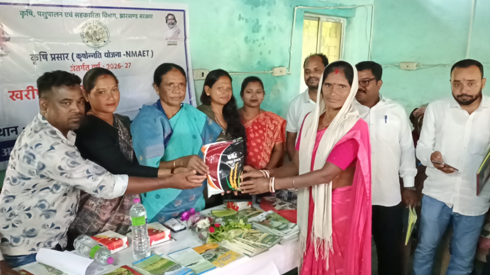 आत्मनिर्भर खेती की ओर बढ़ें किसान, सरकार की योजनाओं का उठाएं लाभ : जोबा माझी