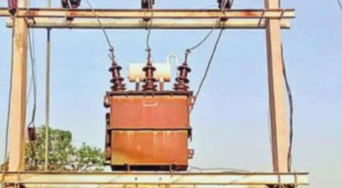 बक्सर : एक हफ्ते से अंधेरे में डूबा सोवा गांव का इलाका, ट्रांसफार्मर खराब होने से बिजली-पानी का संकट