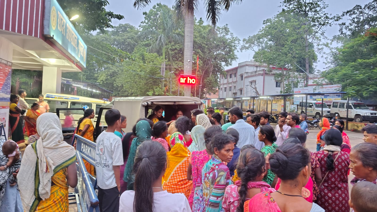 ब्राउन शुगर की लत में महिला ने अस्पताल में की चोरी, लोगों ने पकड़कर पीटा, पुलिस को सौंप दिया