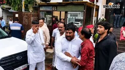 आगरा में सपा की बैठक बनी अखाड़ा, नेताओं के बीच चले लात-घूंसे, मारपीट का वीडियो पहुंचा अखिलेश यादव तक
