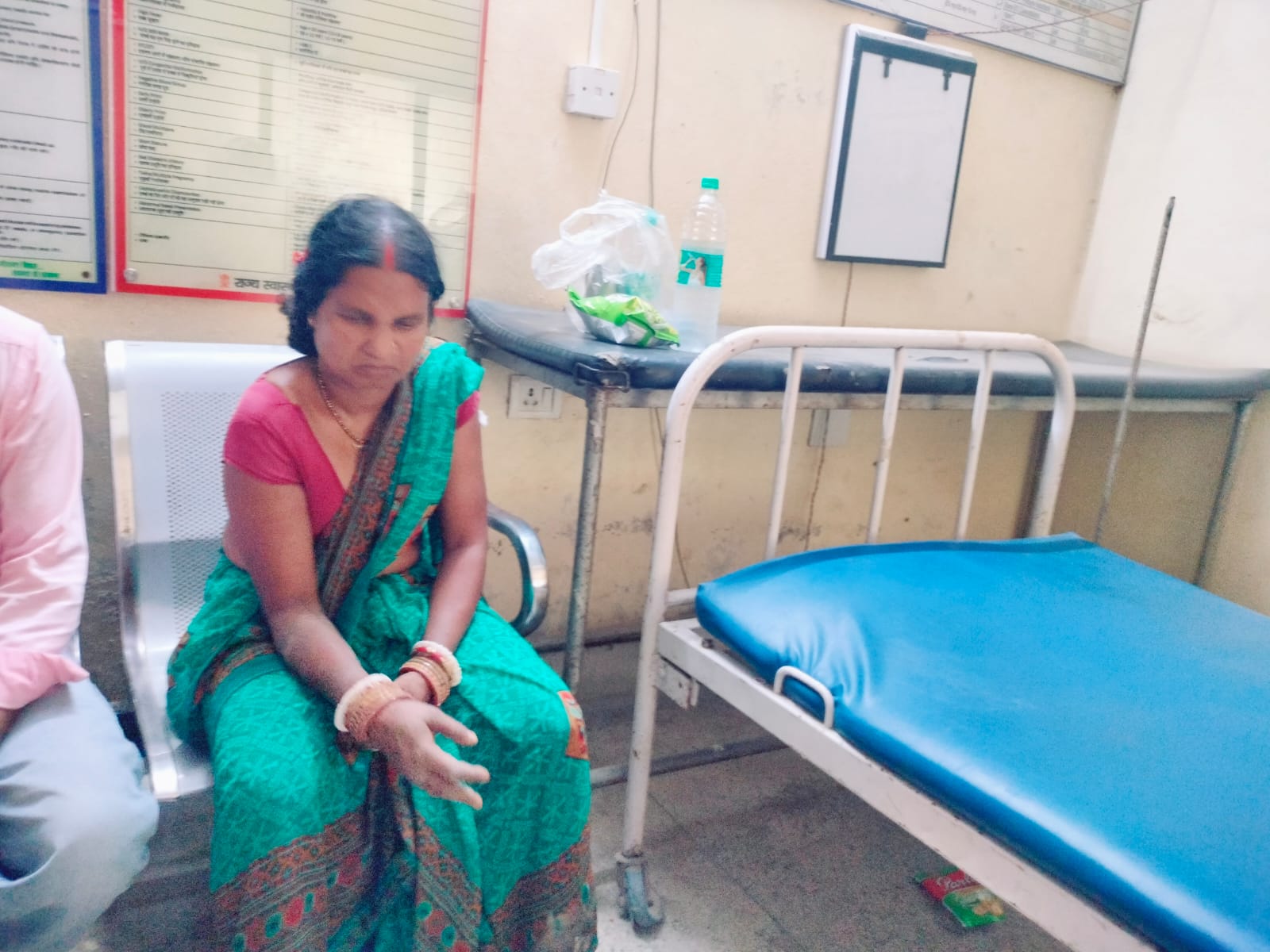 बेगूसराय: पशुओं के लिए चारा काटने गई महिला की सर्पदंश से मौत, इलाज के दौरान तोड़ा दम