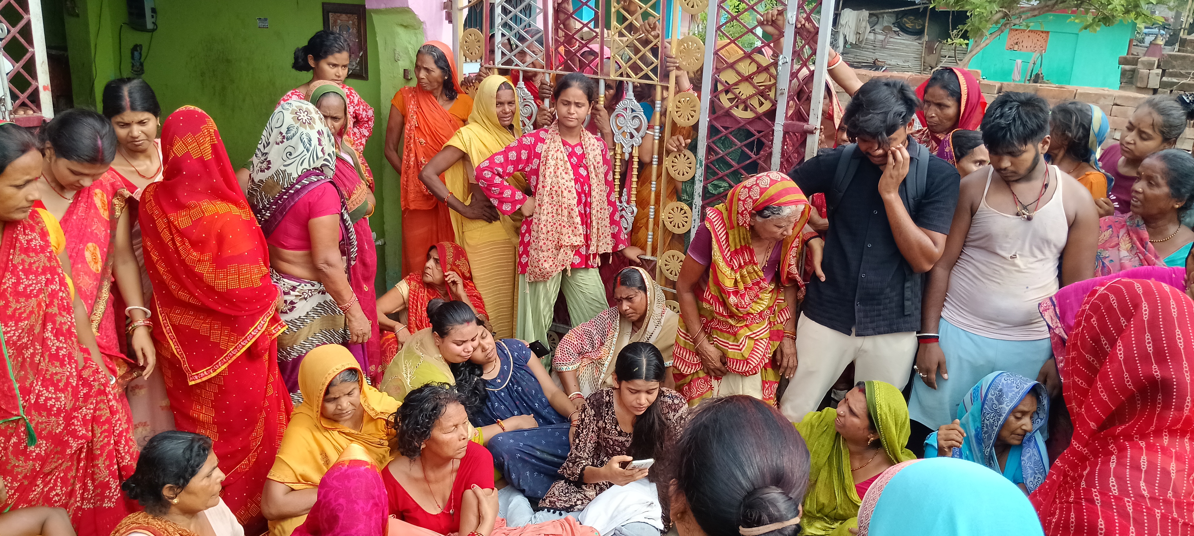 दुग्ध समिति सचिव के असामयिक निधन हो जाने पर परिजनों में मचा कोहराम, लोगों ने जताया शोक