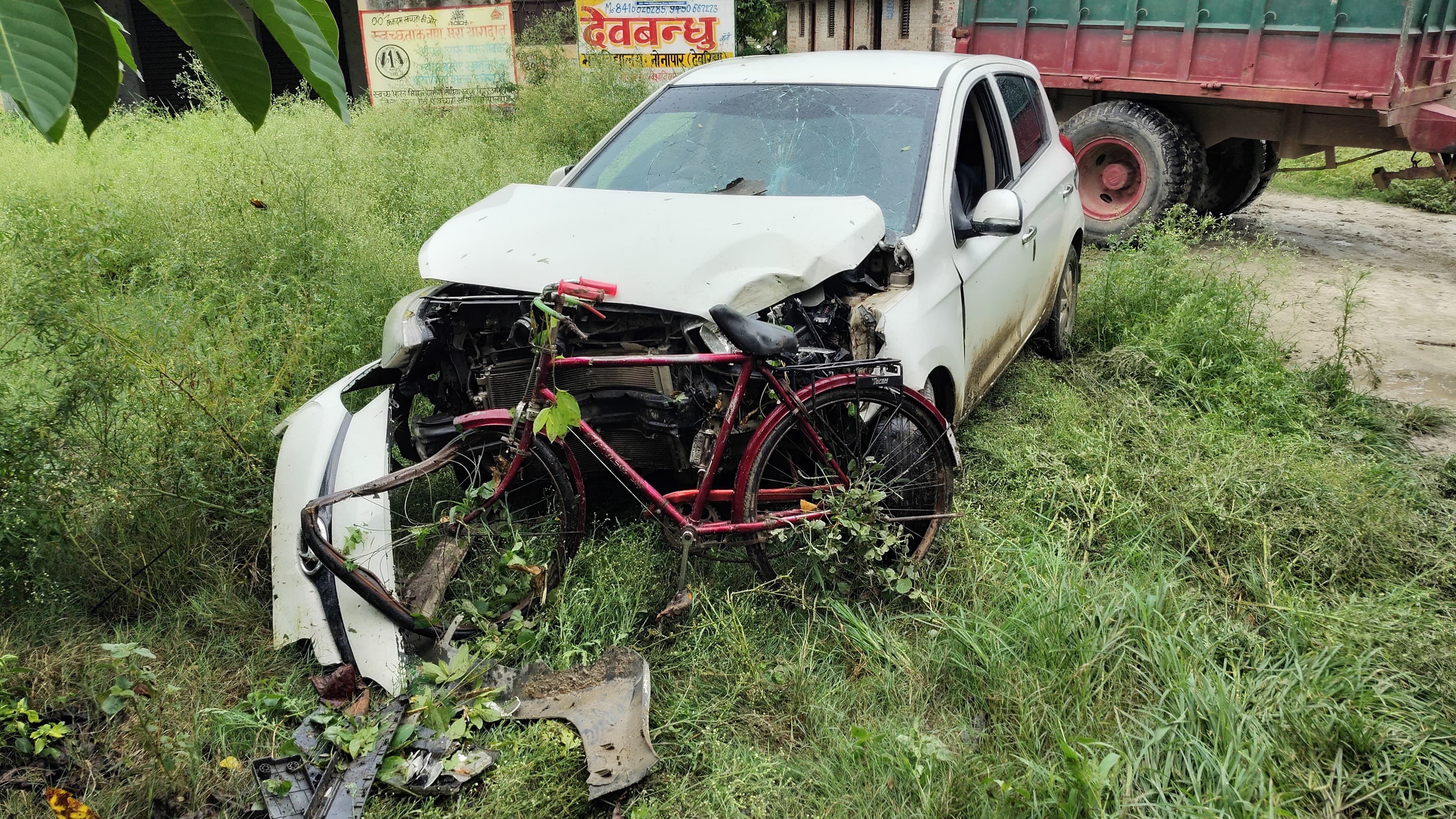 परीक्षा देने जा रही छात्रा को कार ने मारी टक्कर, हालत गंभीर, गोपालगंज रेफर