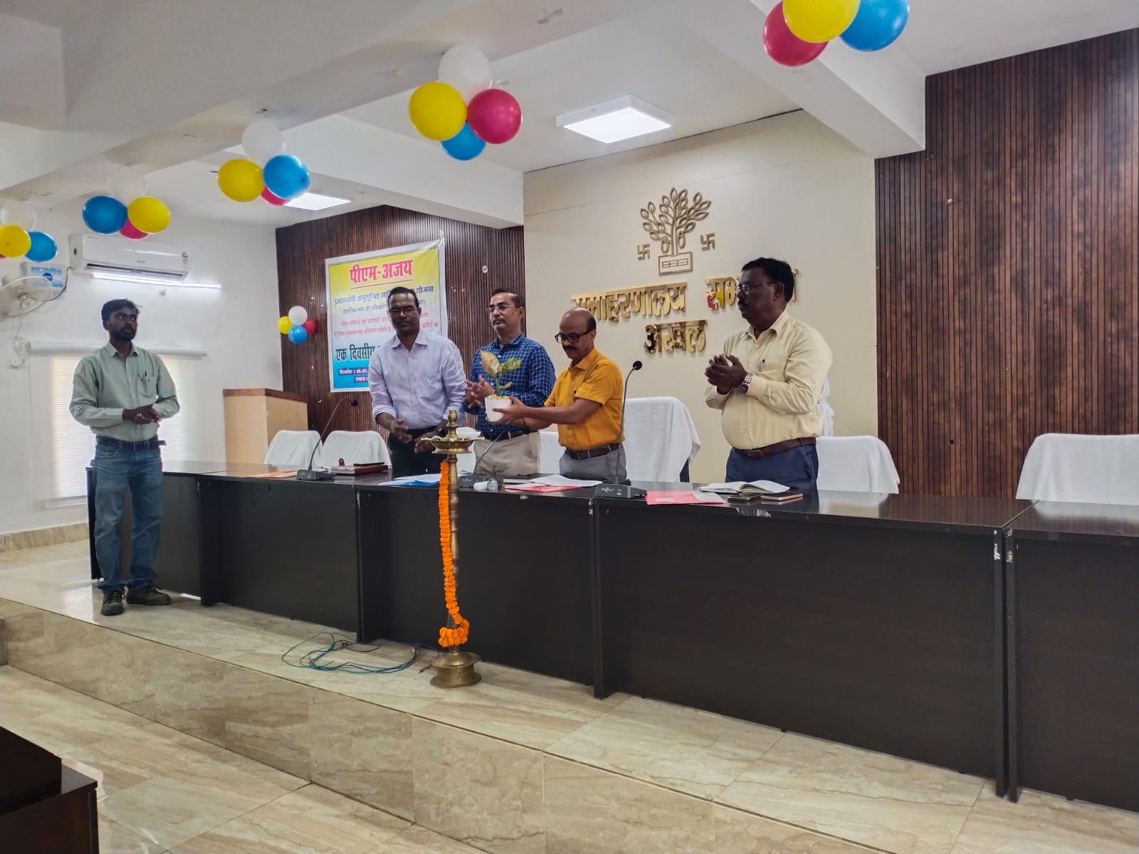 प्रधानमंत्री आदर्श ग्राम योजना के अंतर्गत चयनित गांवों का समग्र विकास सरकार की प्राथमिकता है : डीडीसी
