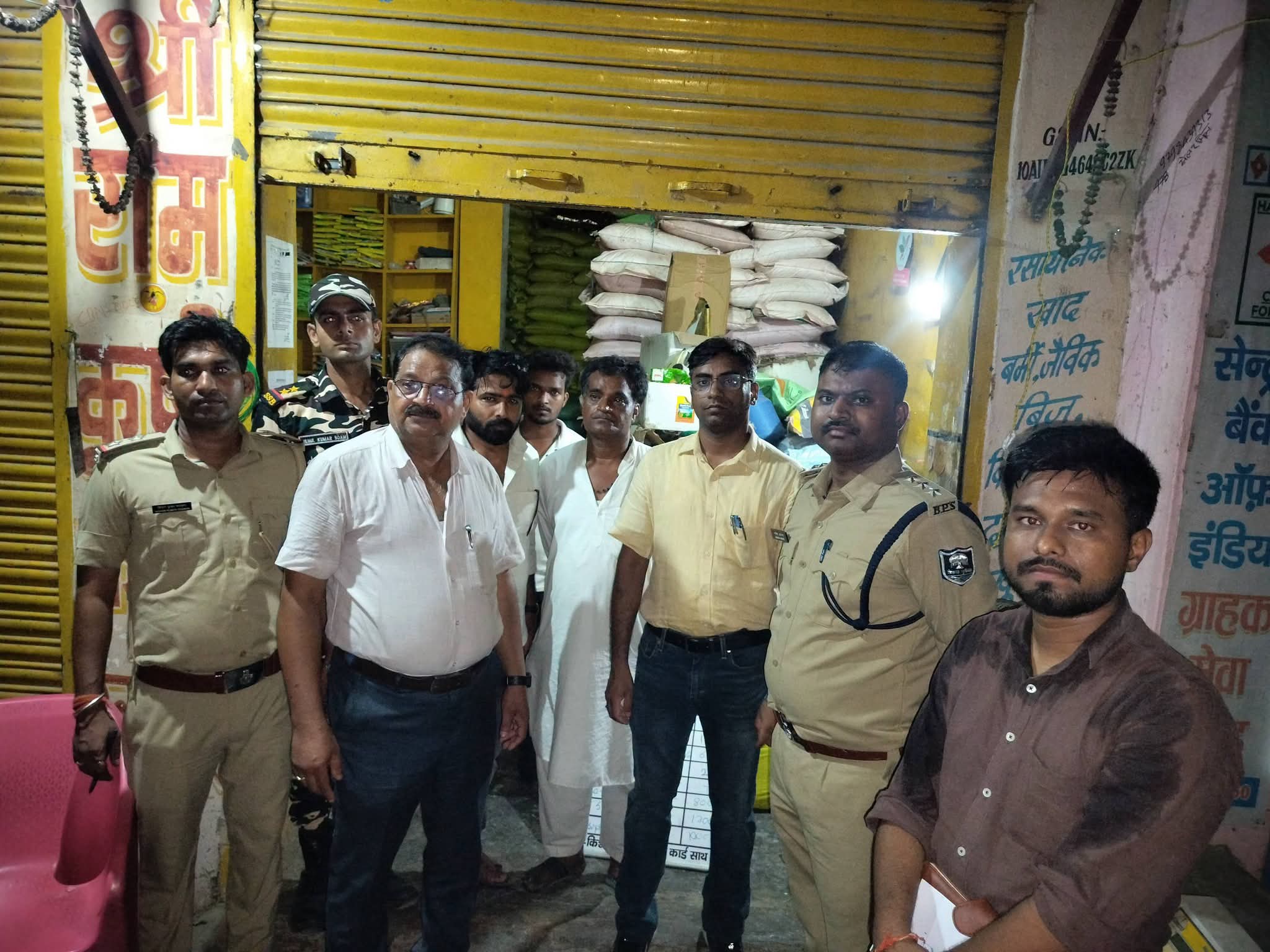 रक्सौल में दो उर्वरक दुकानों पर छापेमारी, सील कर दर्ज हुई प्राथमिकी