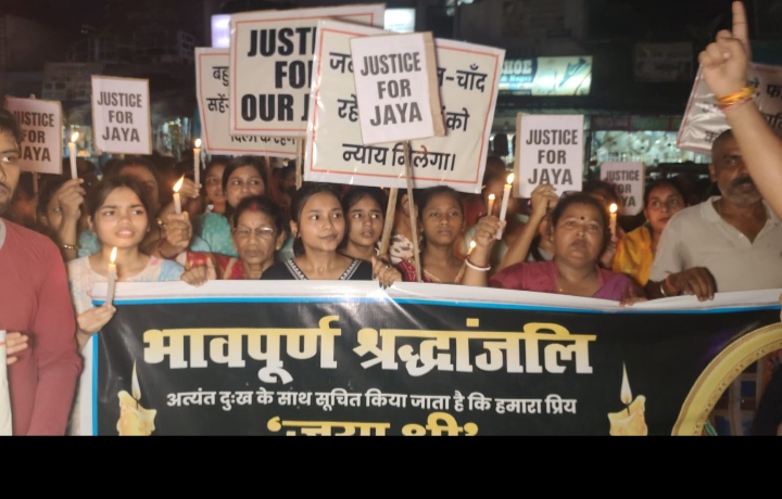 जया श्री को इंसाफ दिलाने के लिए रानीगंज में निकला कैंडल मार्च