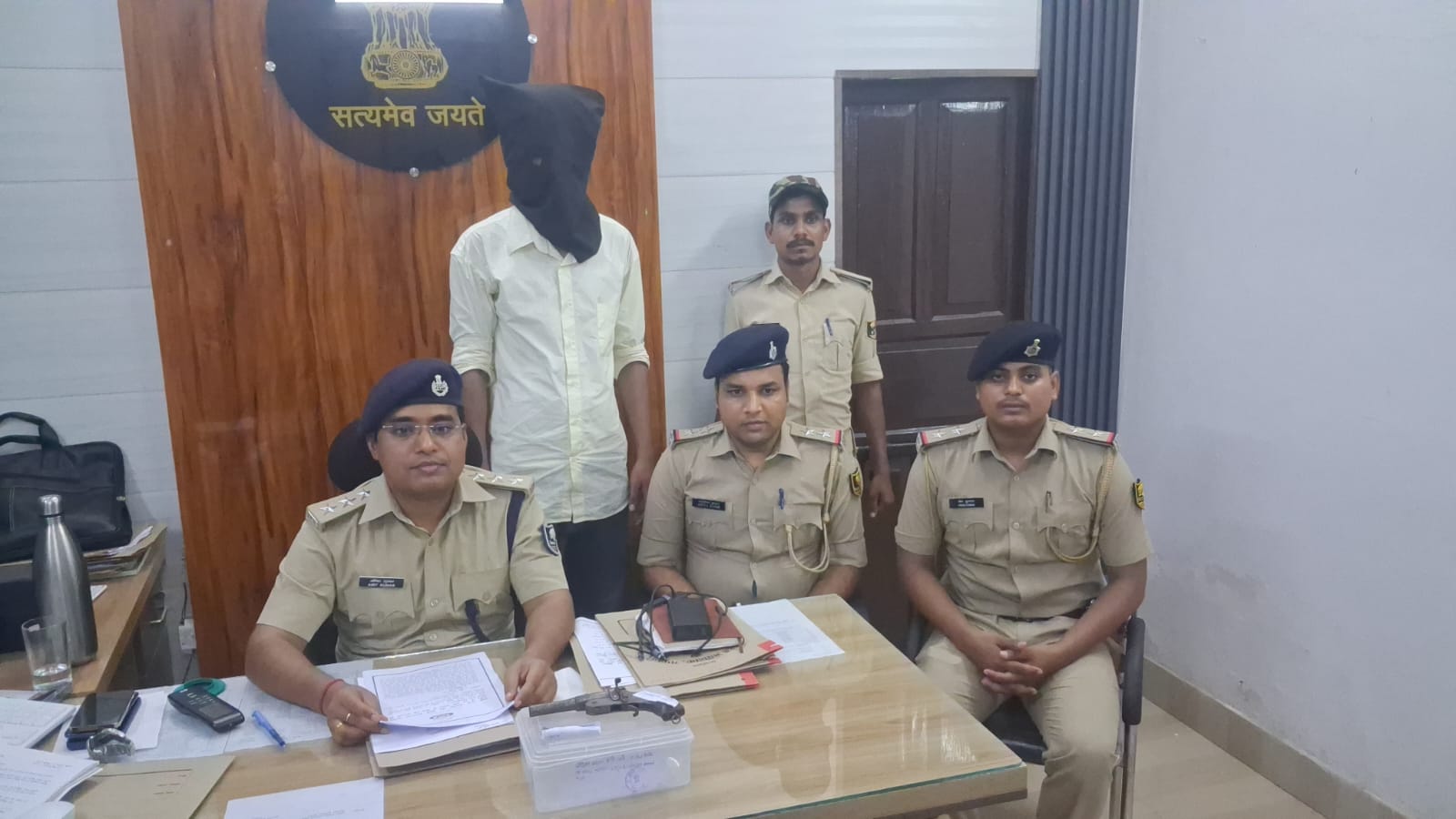 सोशल मीडिया पर वायरल फोटो के बाद पुलिस ने की त्वरित कार्रवाई, कट्टा के साथ युवक गिरफ्तार