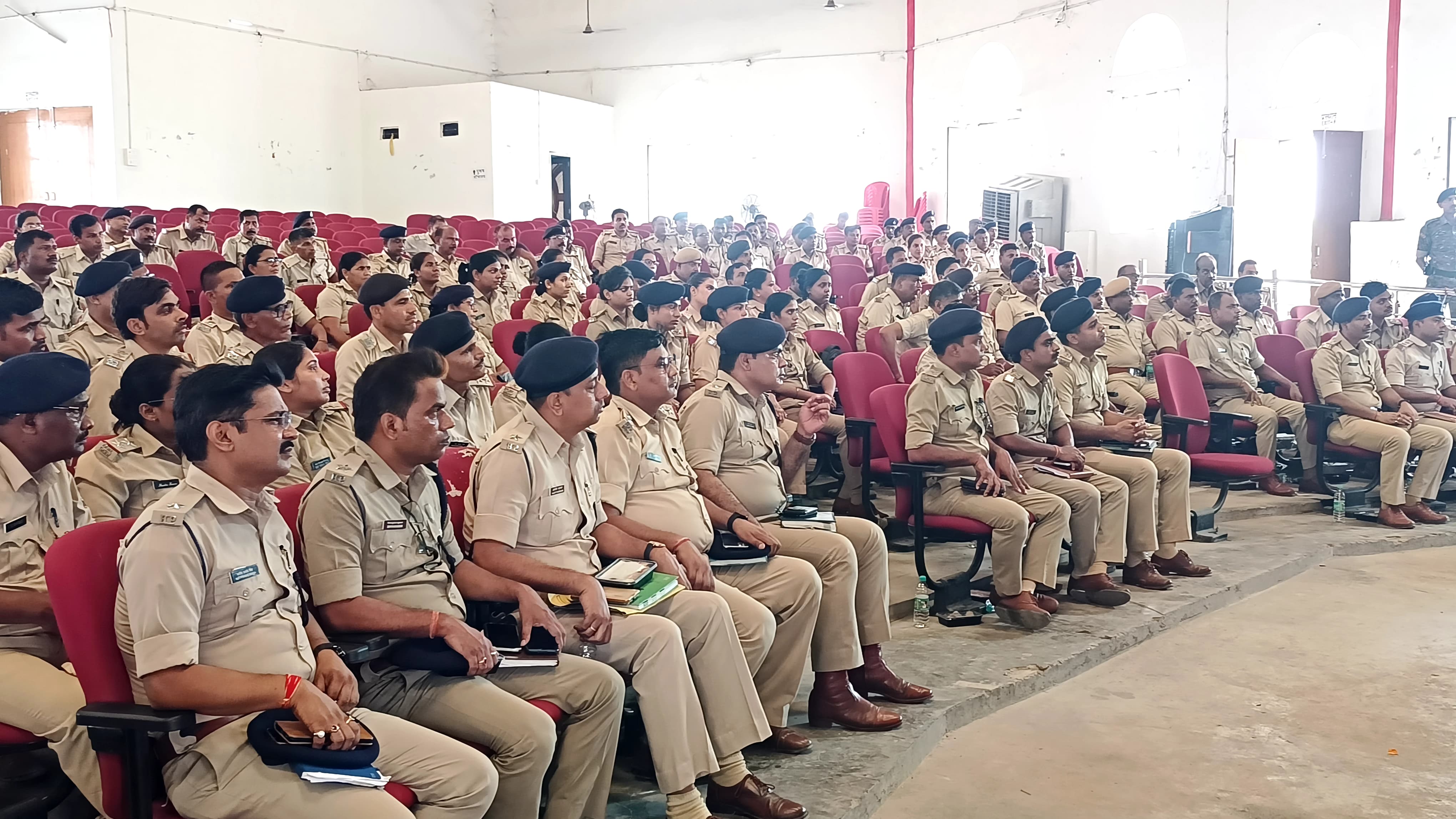 जघन्य अपराधों में लापरवाही बर्दाश्त नहीं, डीआईजी ने पुलिस अधिकारियों को दिए सख्त निर्देश